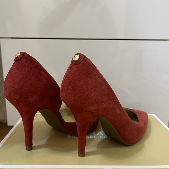 BOGO 🌸 Michael Kors Suede Heels - Picture 2 of 10